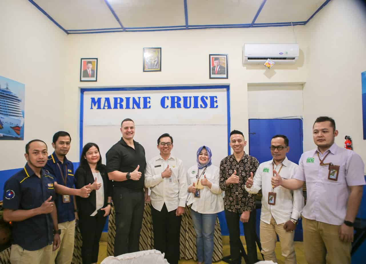 Mr. Walter bersama CEO Marine Cruise Yogyakarta dan Pejabat PEMDA Gunung Kidul Jogjakarta